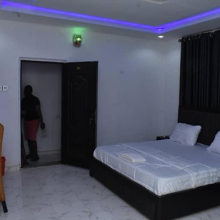 Mc Rica Hotel Ikorodu Exteriör bild