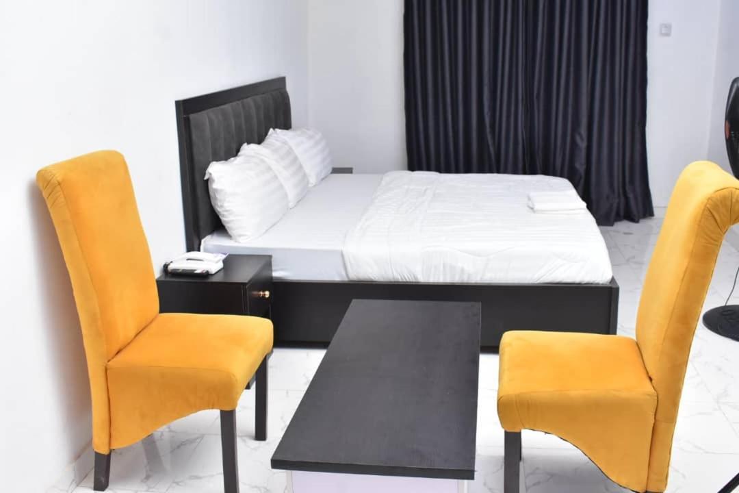 Mc Rica Hotel Ikorodu Exteriör bild